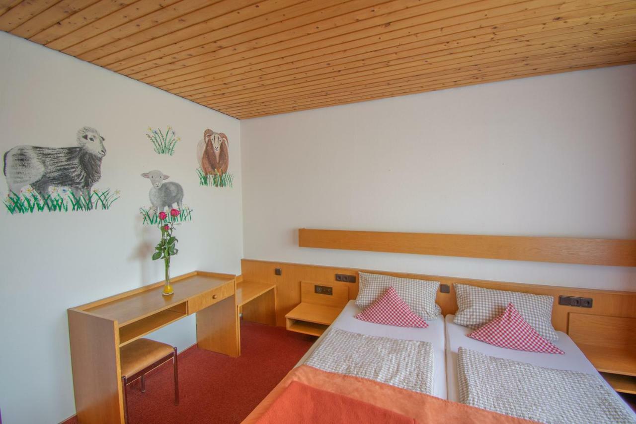 Laufelder Hof 3*
